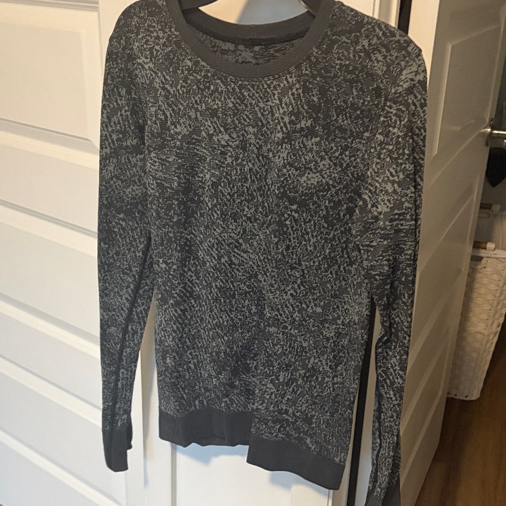Lululemon Gray Patterned shirt